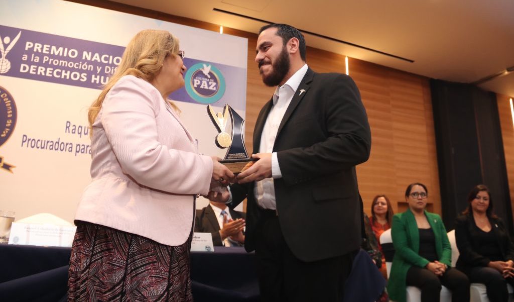 Procuradora Raquel Caballero realiza entrega del «Premio Nacional a la Promoción y Defensa de los Derechos Humanos 2022»