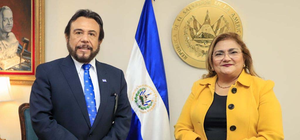Procuradora Raquel Caballero de Guevara sostiene reunión bilateral con el Vicepresidente de la República Félix Ulloa