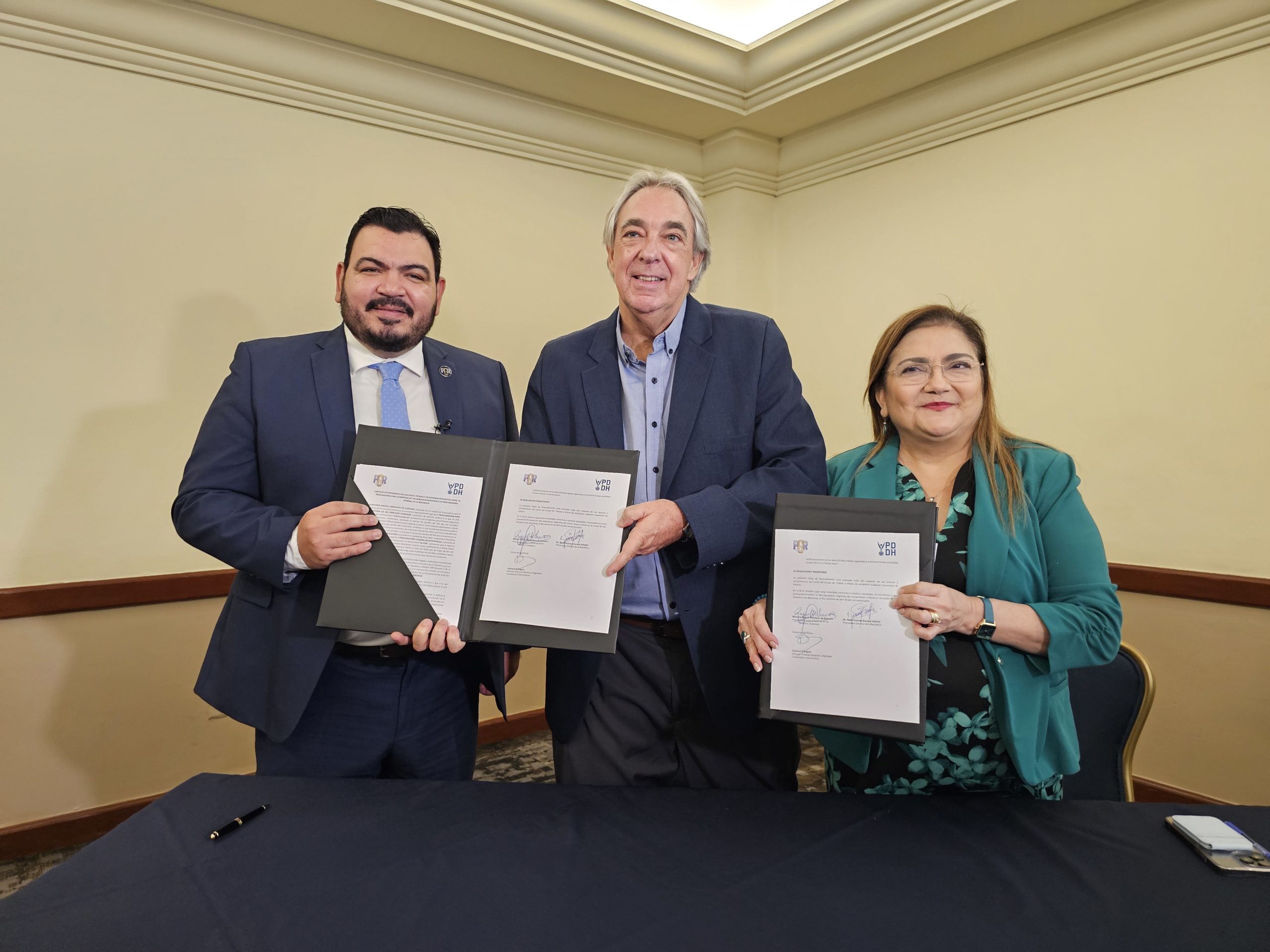 Procuradora Raquel Caballero de Guevara firma Carta de Entendimiento entre PDDH y PGR