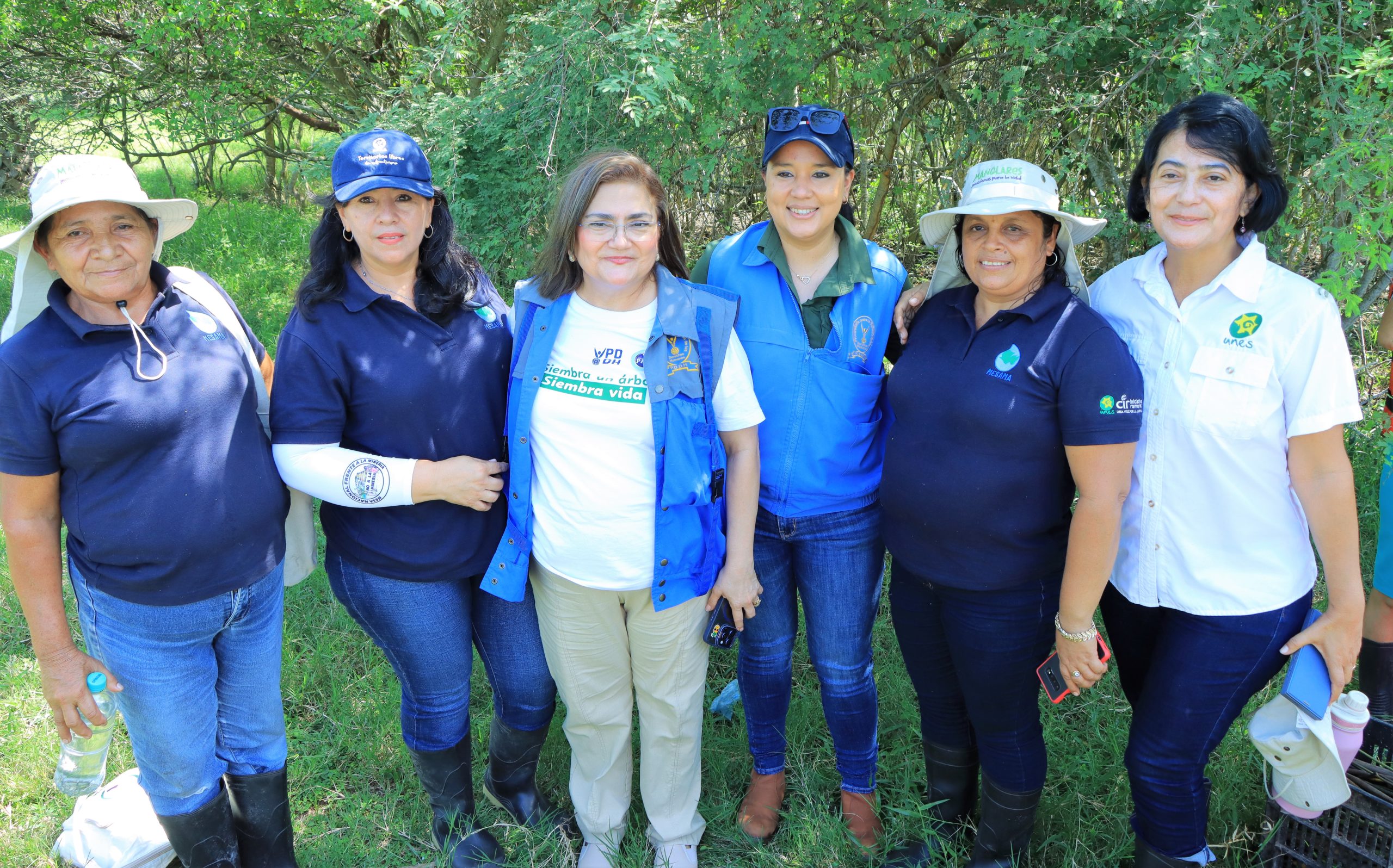Procuradora Raquel Caballero de Guevara Impulsa Acciones de Reforestación en Garita Palmera, Ahuachapán