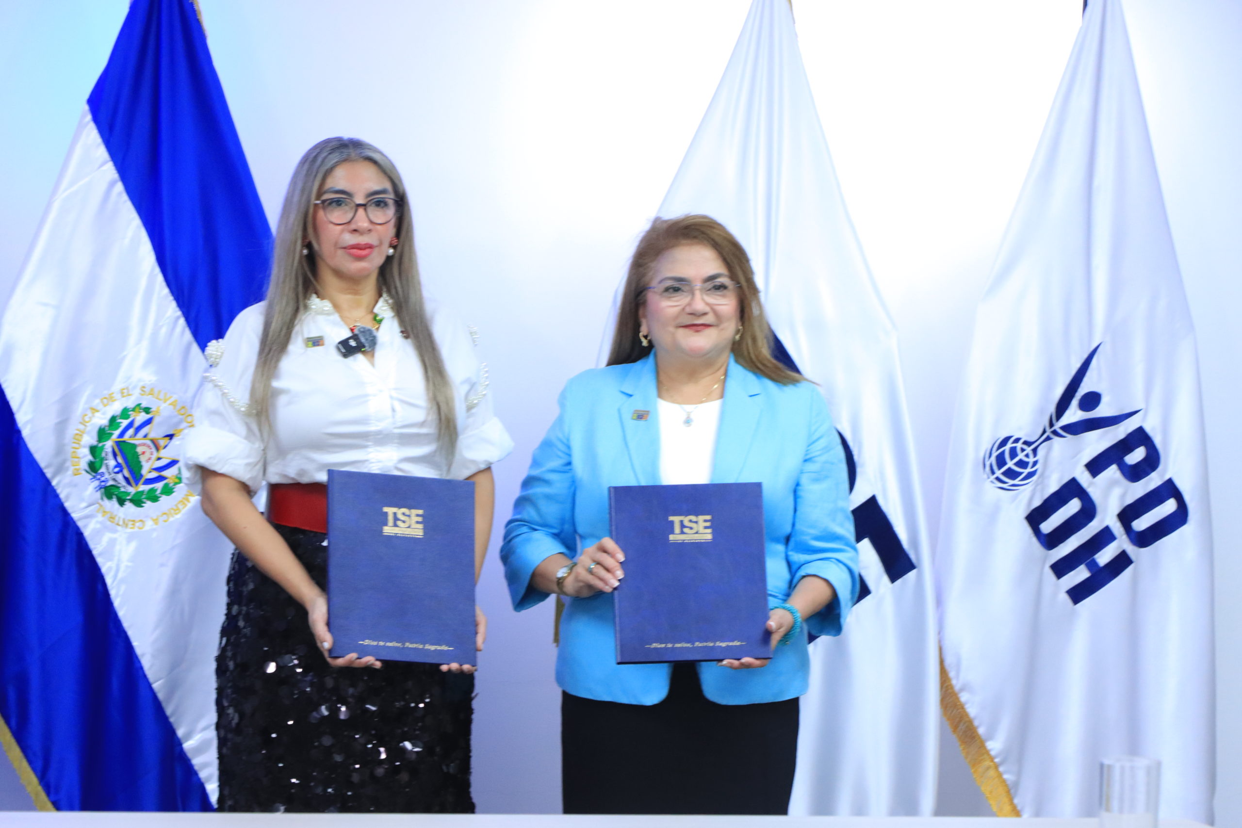 Procuradora Raquel Caballero de Guevara suscribe Convenio con Magistrada Presidente del TSE