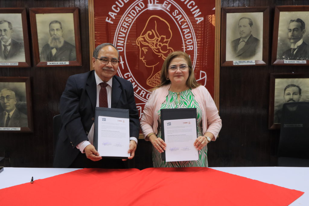 Procuradora firma convenio con la Facultad de Medicina de la Universidad de El Salvador
